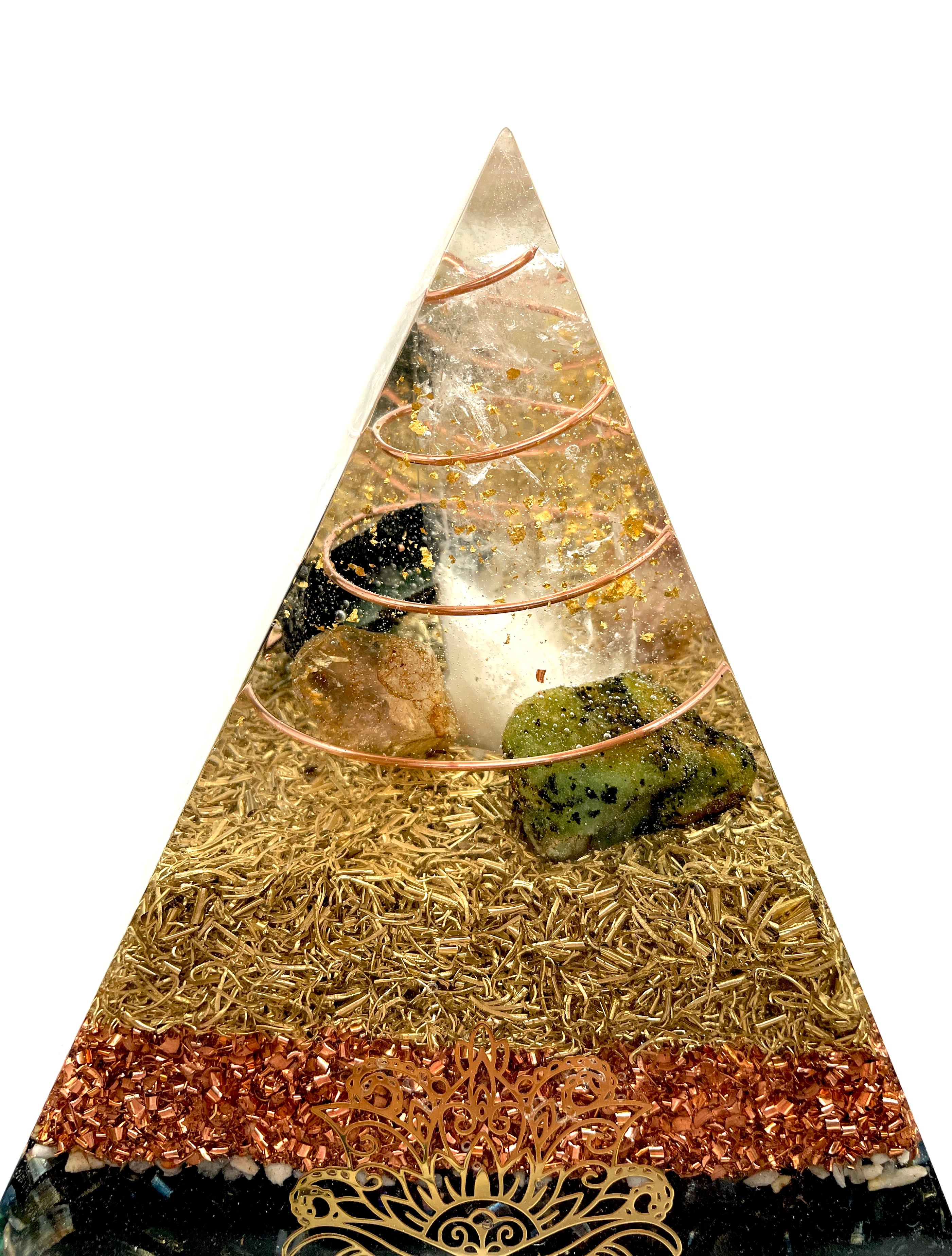 Orgonpyramide -Natur- mit großer Bergkristallspitze