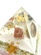 Orgonitpyramide mit Karneol