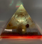 Orgonpyramide mit Honigcalcit und -beleuchteter "Friedenstaube aus Glas"-