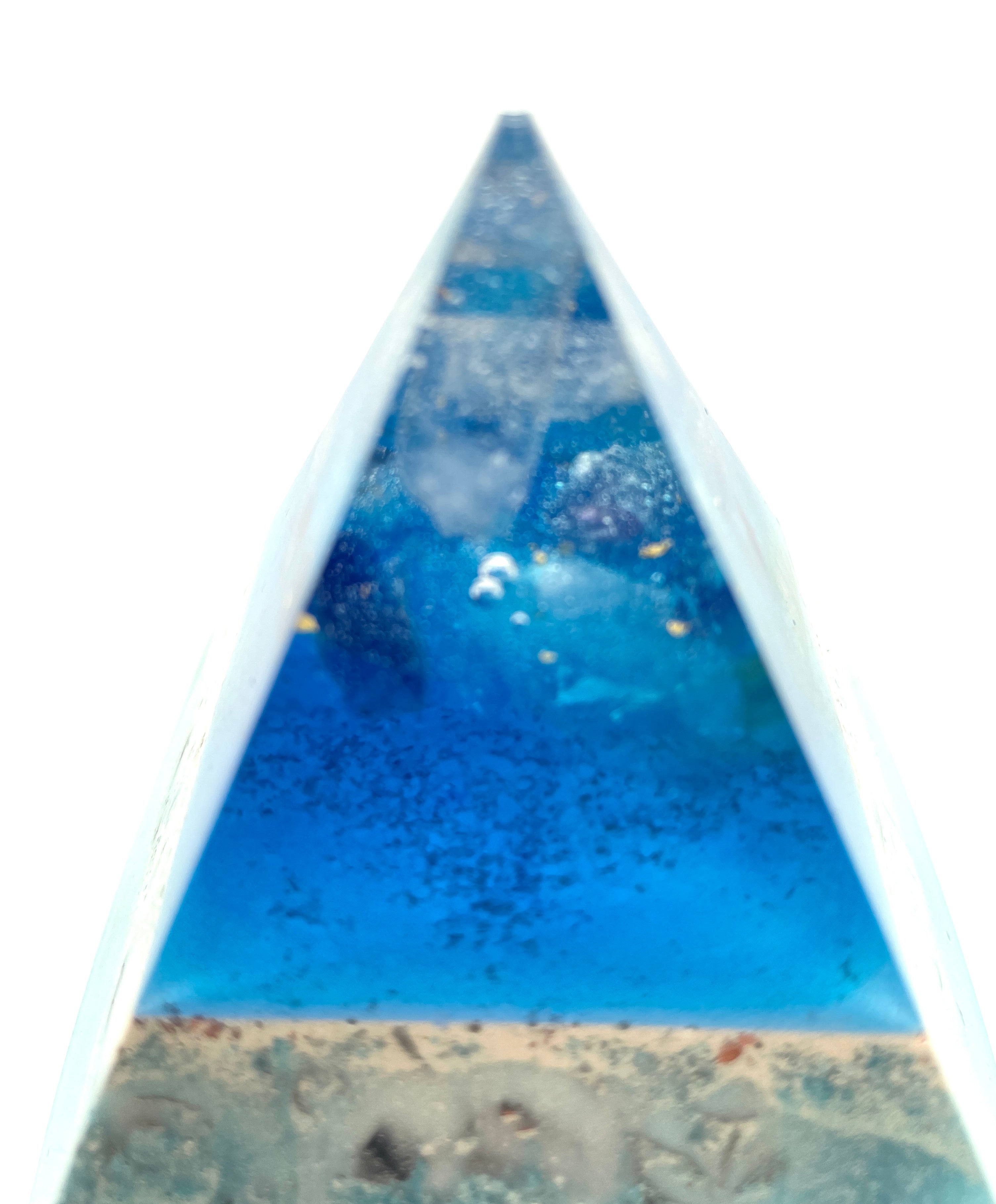 Orgonpyramide "Schwarzwaldspitze" -Hellblau / Karibikblau-