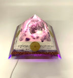 Orgonitpyramide mit Amethyst Stufe