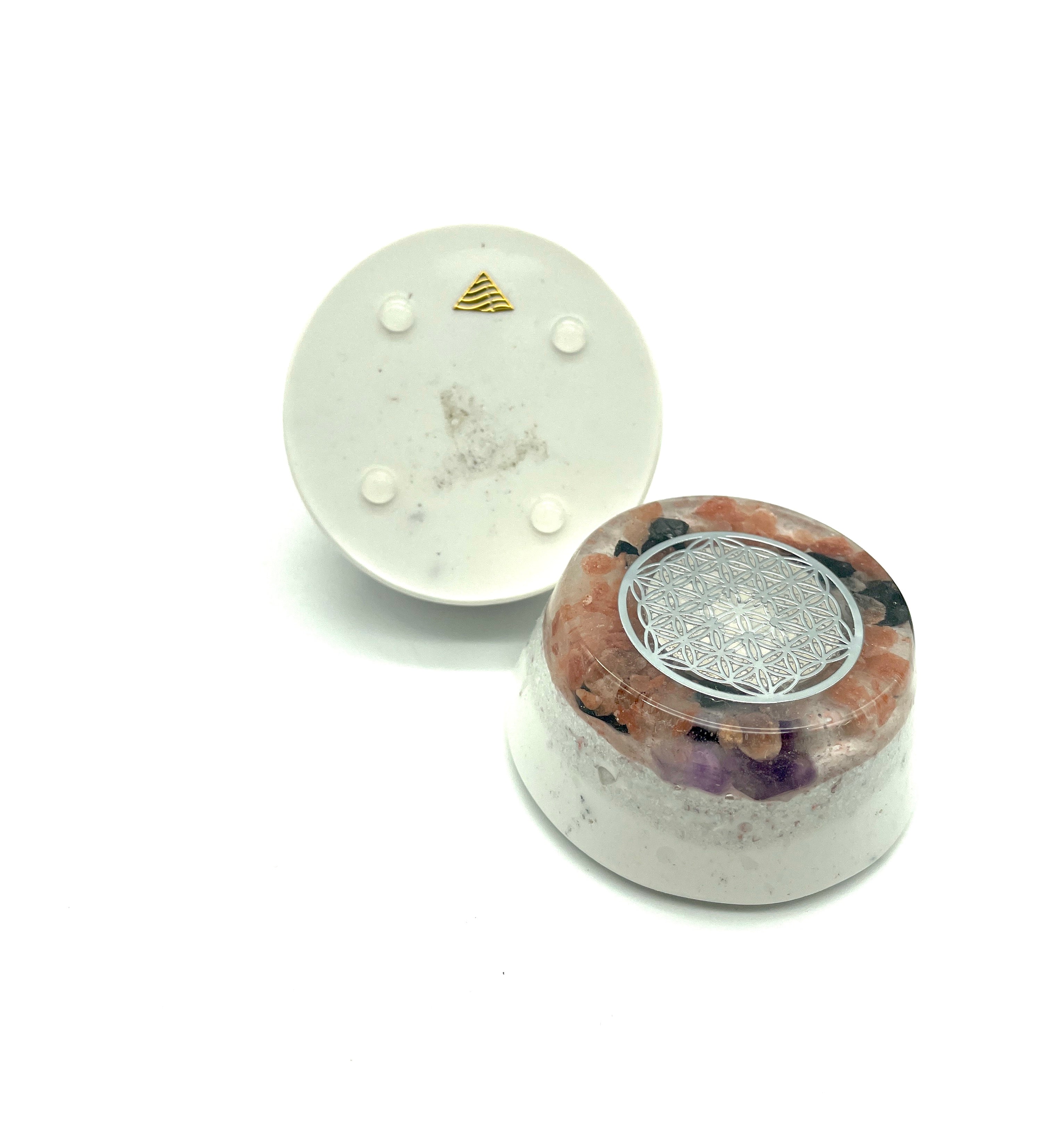 Orgonit „Der Salzstreuer“ mit Symbol „Blume des Lebens in Silber" PLUS MAGNET