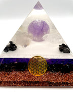 Orgonitpyramide mit Amethyst-Kugel