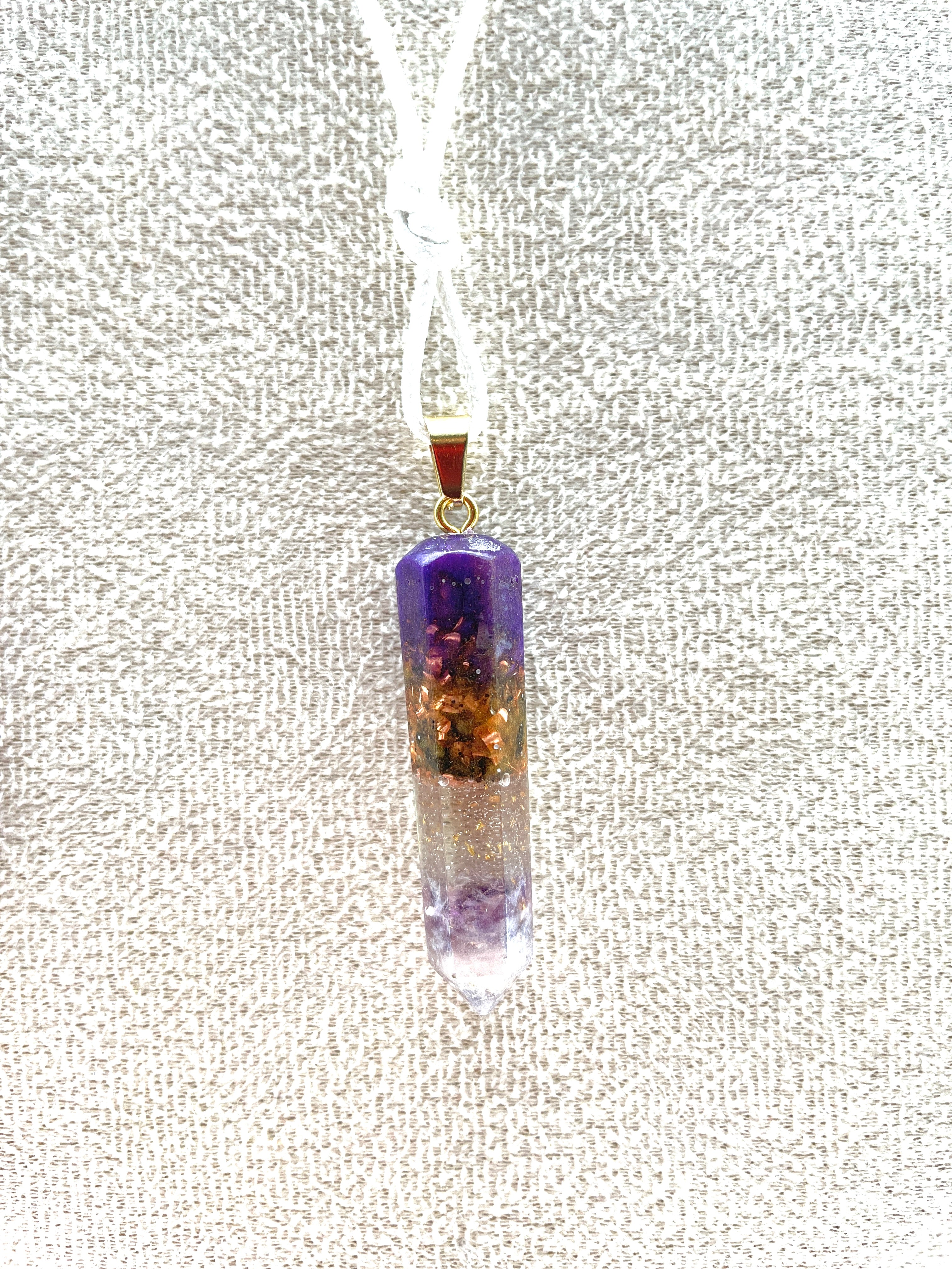 Orgon Anhänger  „Obelisk“ mit Amethyst