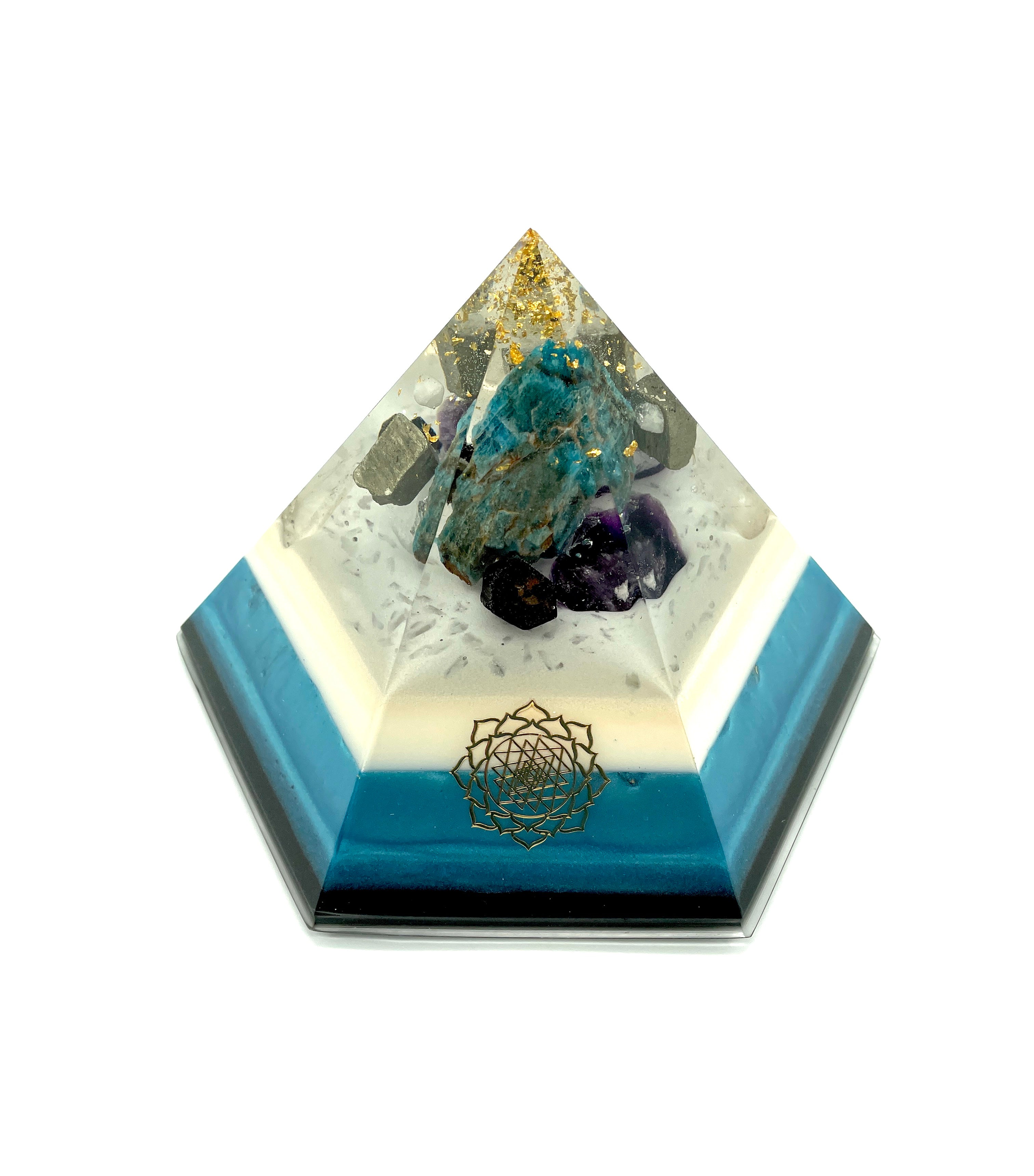 Orgonpyramide -6 Eck- blau