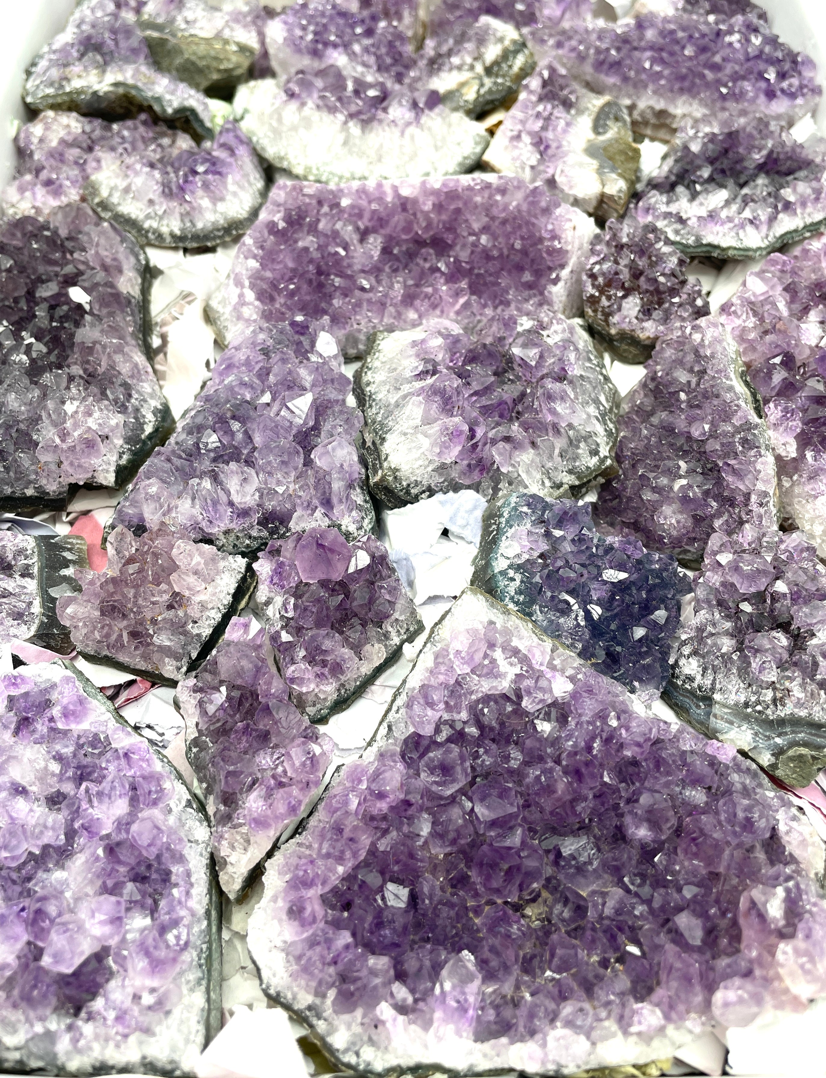 Amethyst Stufen (1 Karton / ca. 32 Einzelstücke)