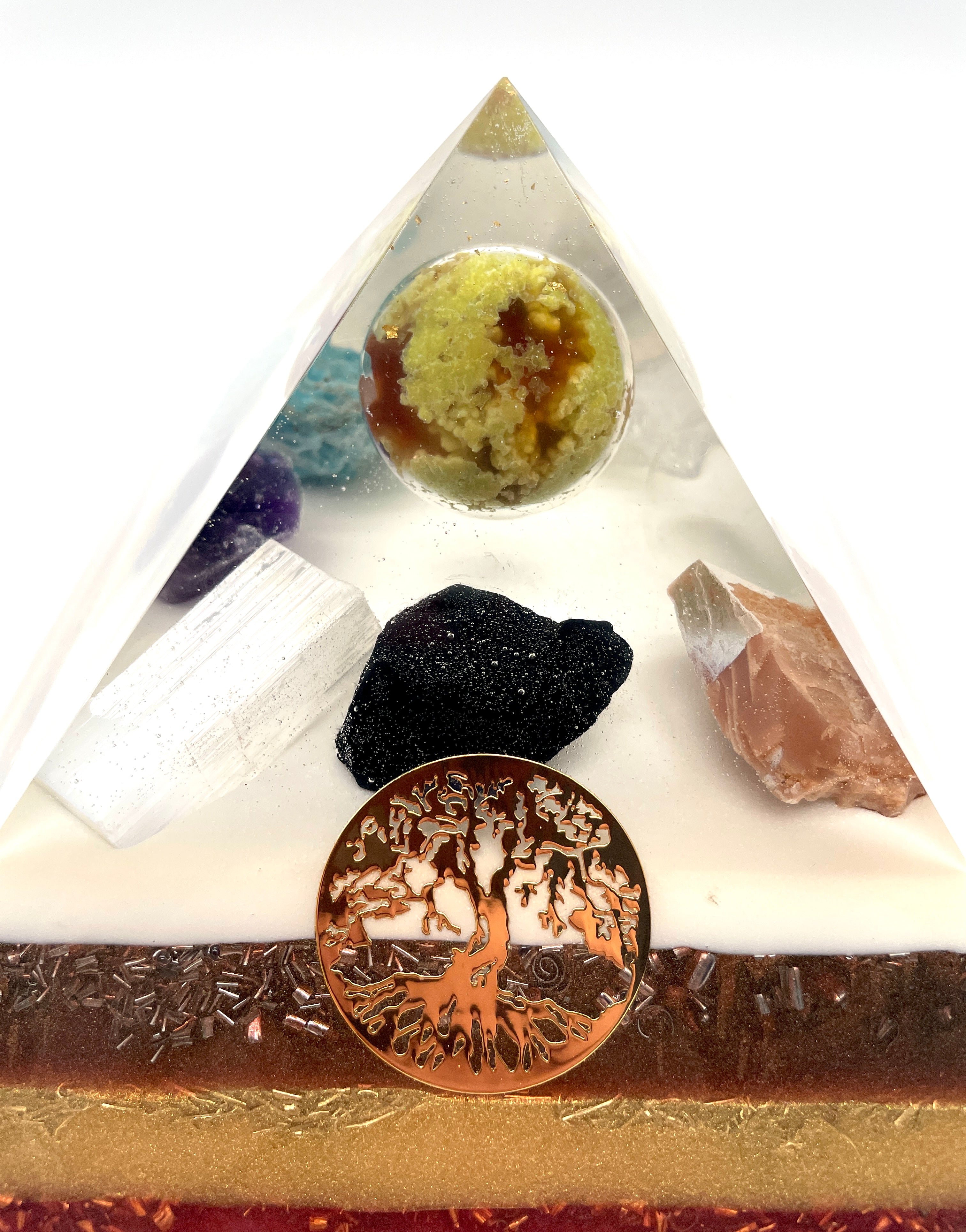 Orgonpyramide mit Opal Kugel