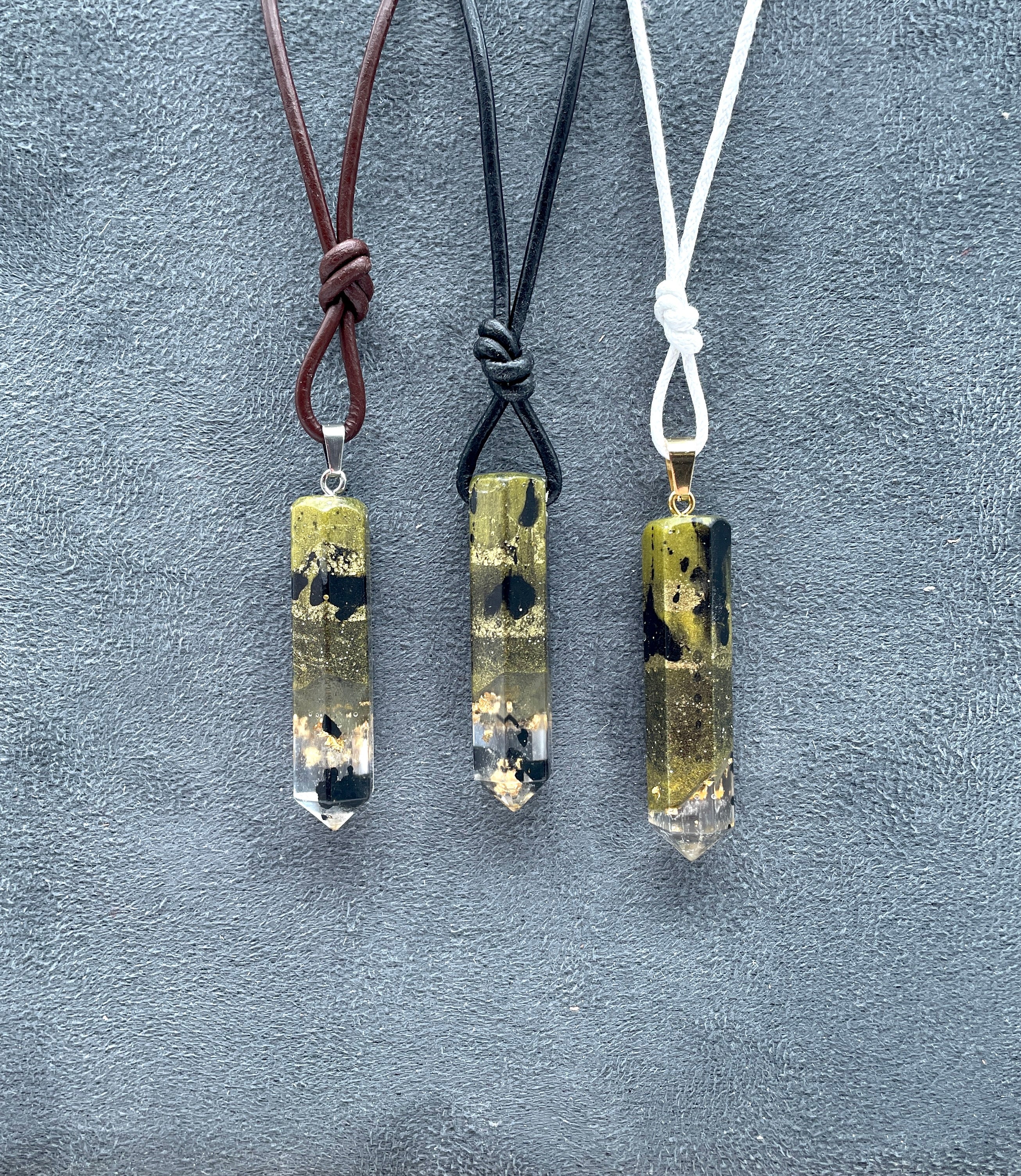 Orgon Anhänger „Obelisk“ - Shungit / Gold