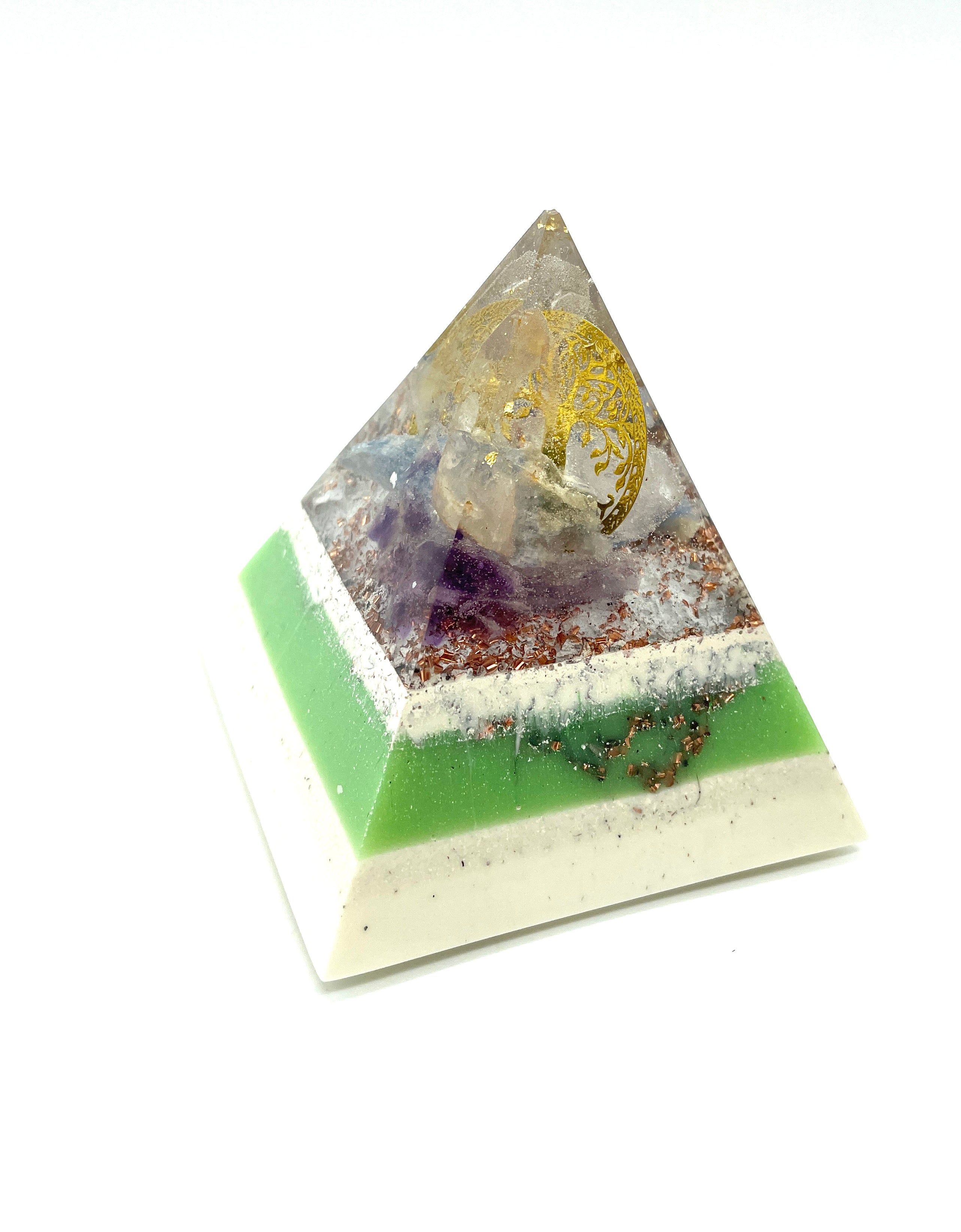 Orgonpyramide "Schwarzwaldspitze" -weiß / grün / kupfer-
