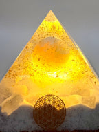 Orgon Pyramide mit Honig Calcit Kugel - ein ganz besonderes EINZELSTÜCK-