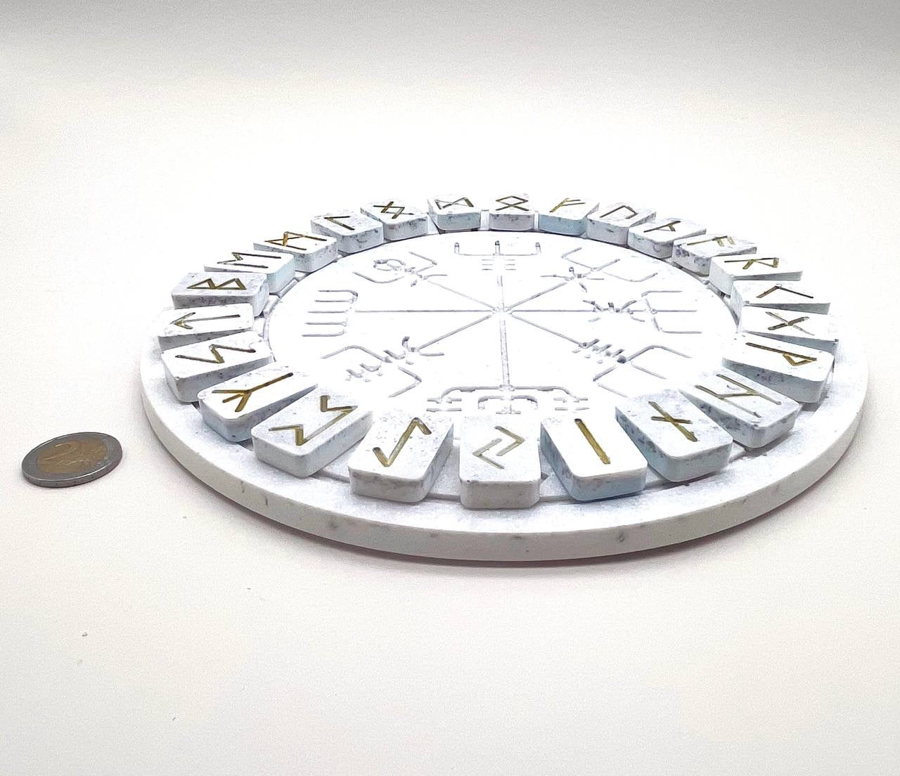 Orgonplatte -weiß- mit Runenalphabet im Außenkreis