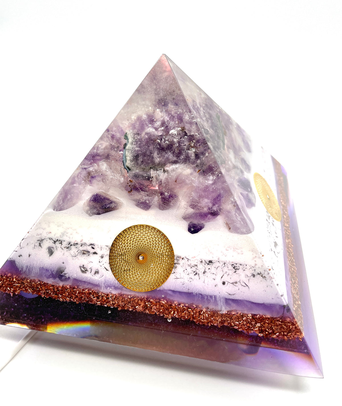 Orgonitpyramide mit Amethyst Stufe