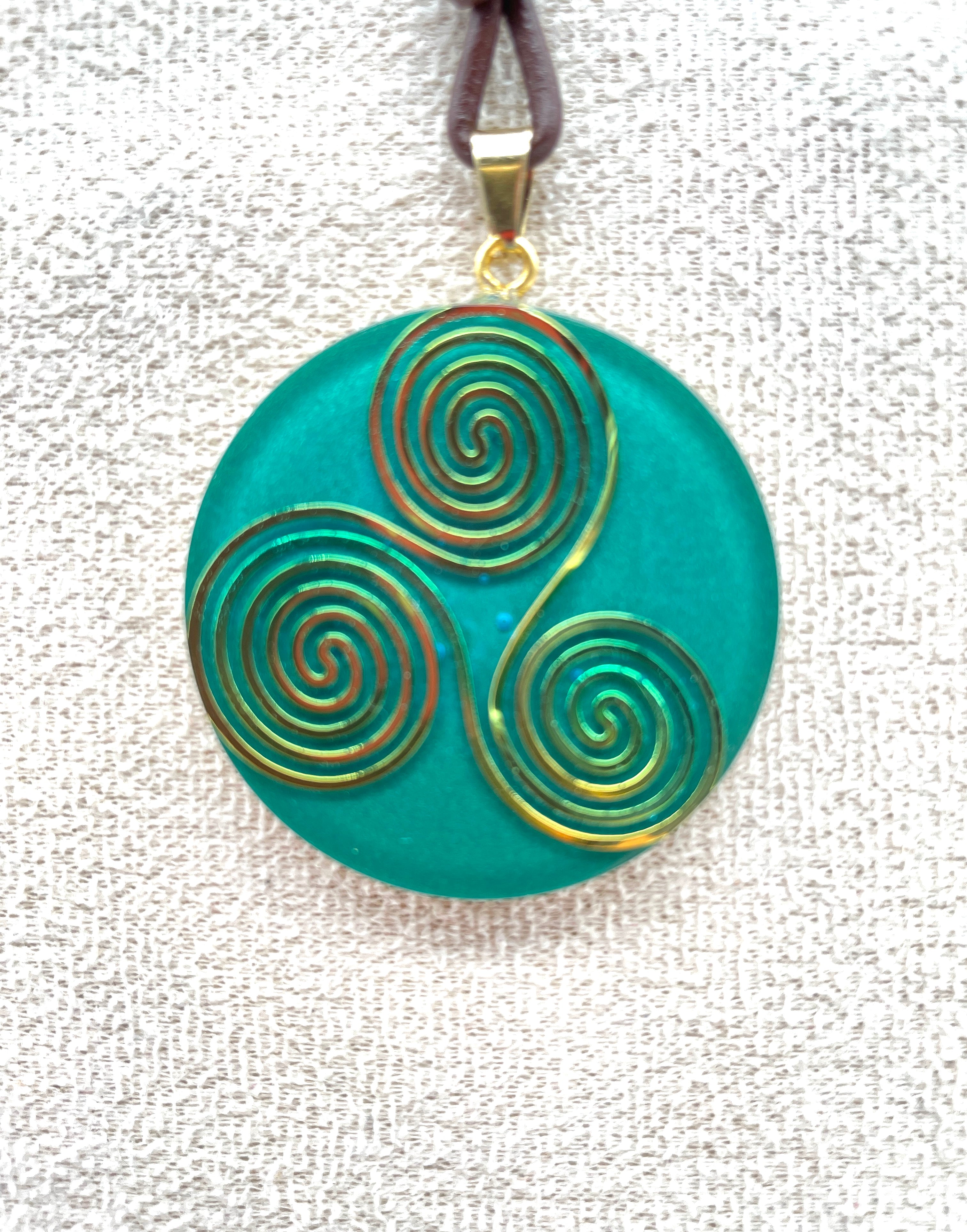 Orgon Amulett mit "Triskele" 4cm