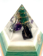 Orgonpyramide -6 Eck- grün