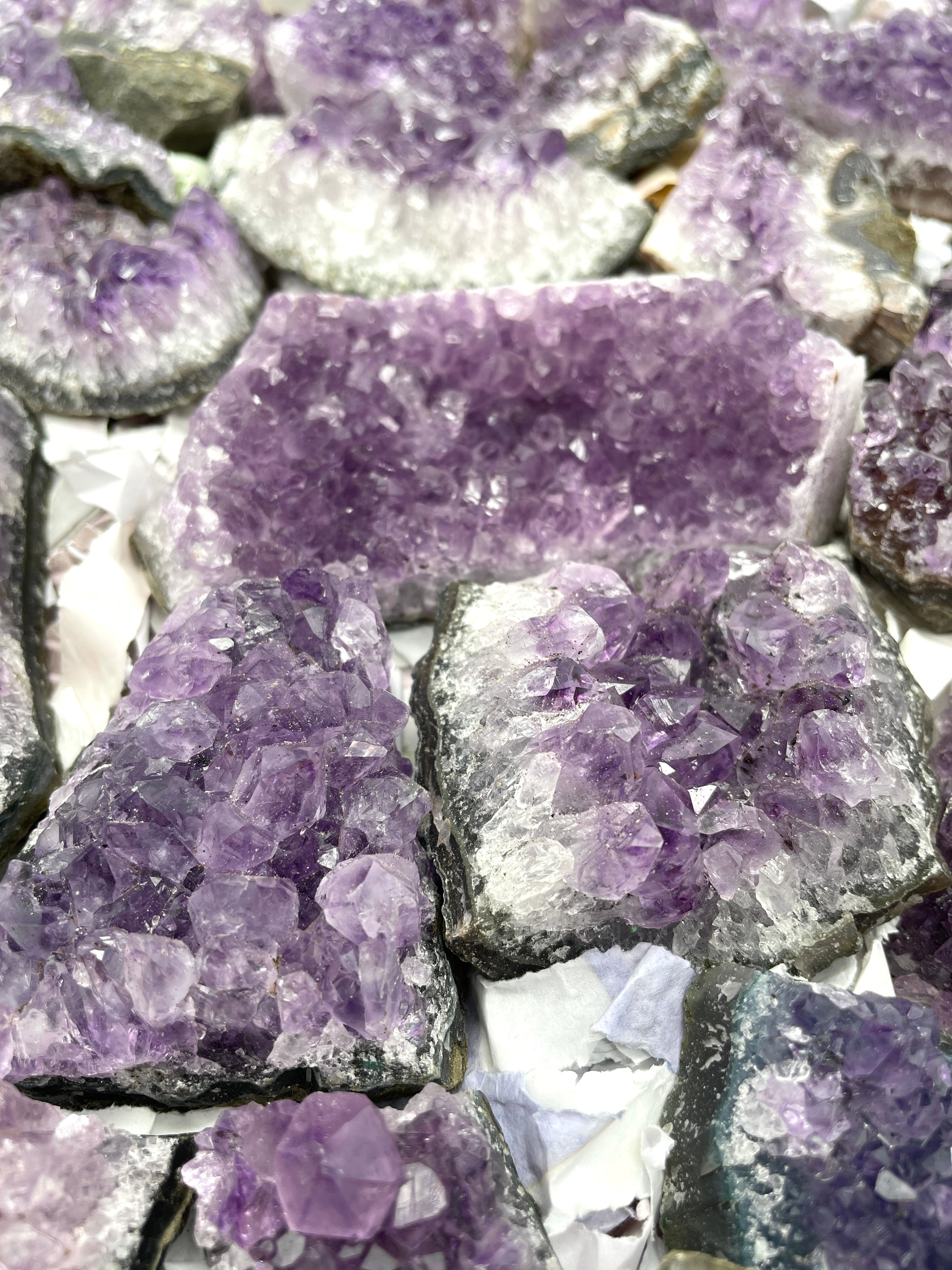 Amethyst Stufen (1 Karton / ca. 32 Einzelstücke)