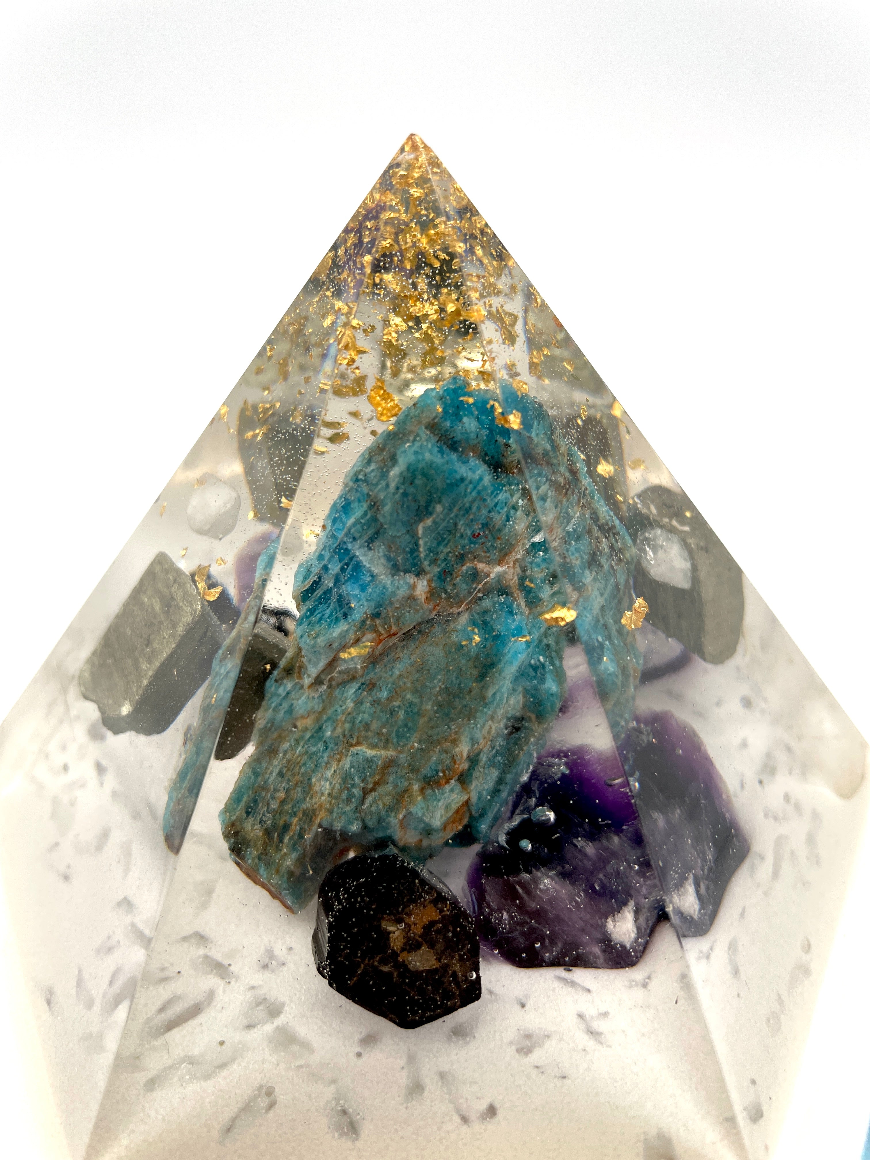 Orgonpyramide -6 Eck- blau