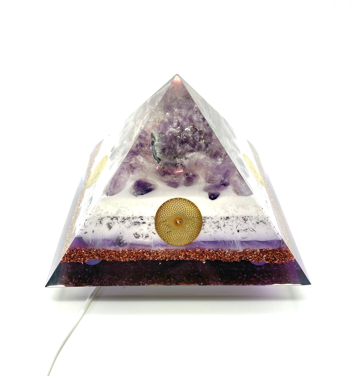 Orgonitpyramide mit Amethyst Stufe