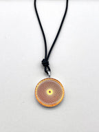 Salz Bergkristall Amulett rötlich mit "goldenem Torus"