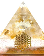 Orgonpyramide mit Honigcalcit und -beleuchtetem "Glas Adler"-