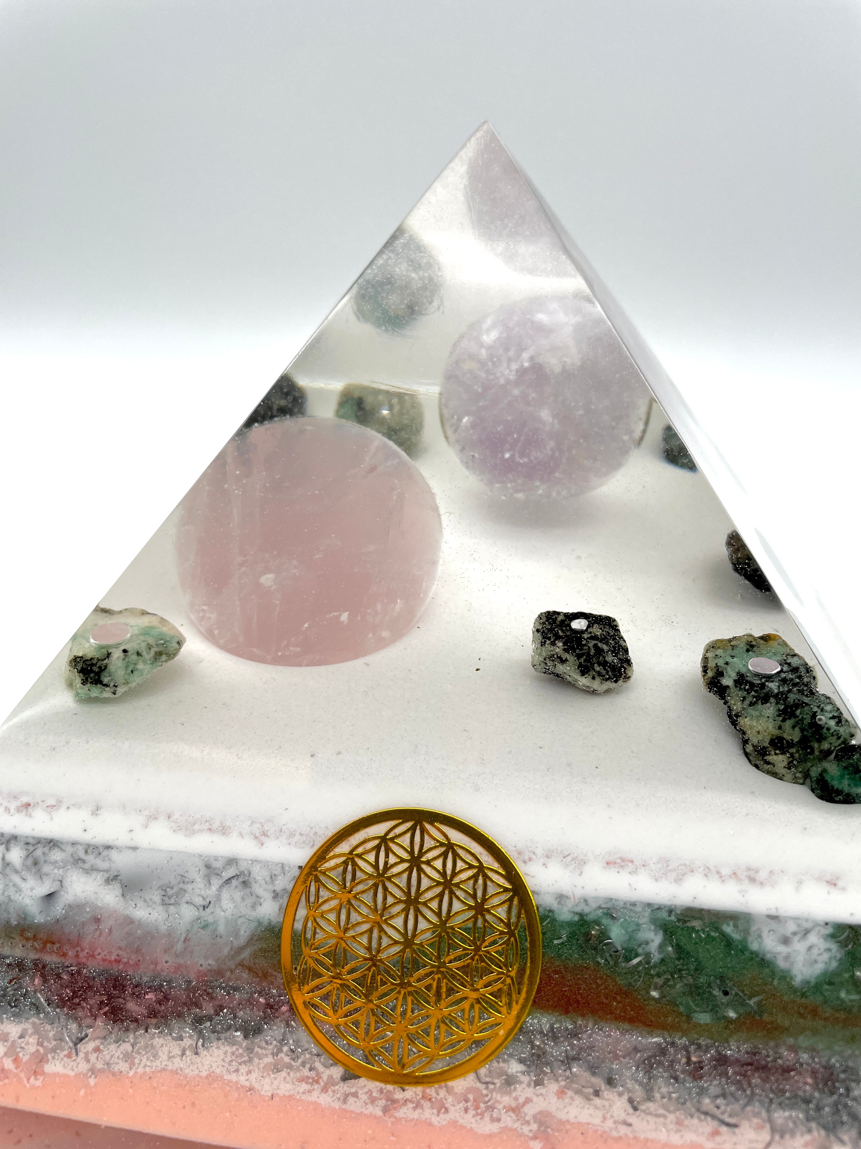 Rosenquarzkugel _ Amethystkugel Orgonitpyramide__20cm Seitenlänge
