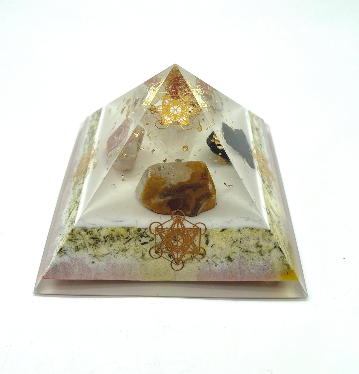 Orgonitpyramide mit Karneol