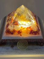 Orgonpyramide mit Beleuchtung / Einzelstück