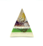 Orgonpyramide "Schwarzwaldspitze" -weiß / grün / kupfer-