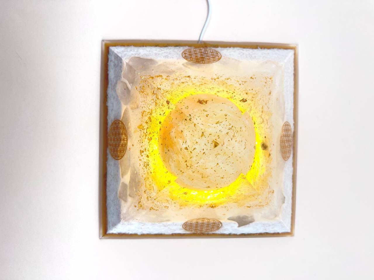 Orgon Pyramide mit Honig Calcit Kugel - ein ganz besonderes EINZELSTÜCK-