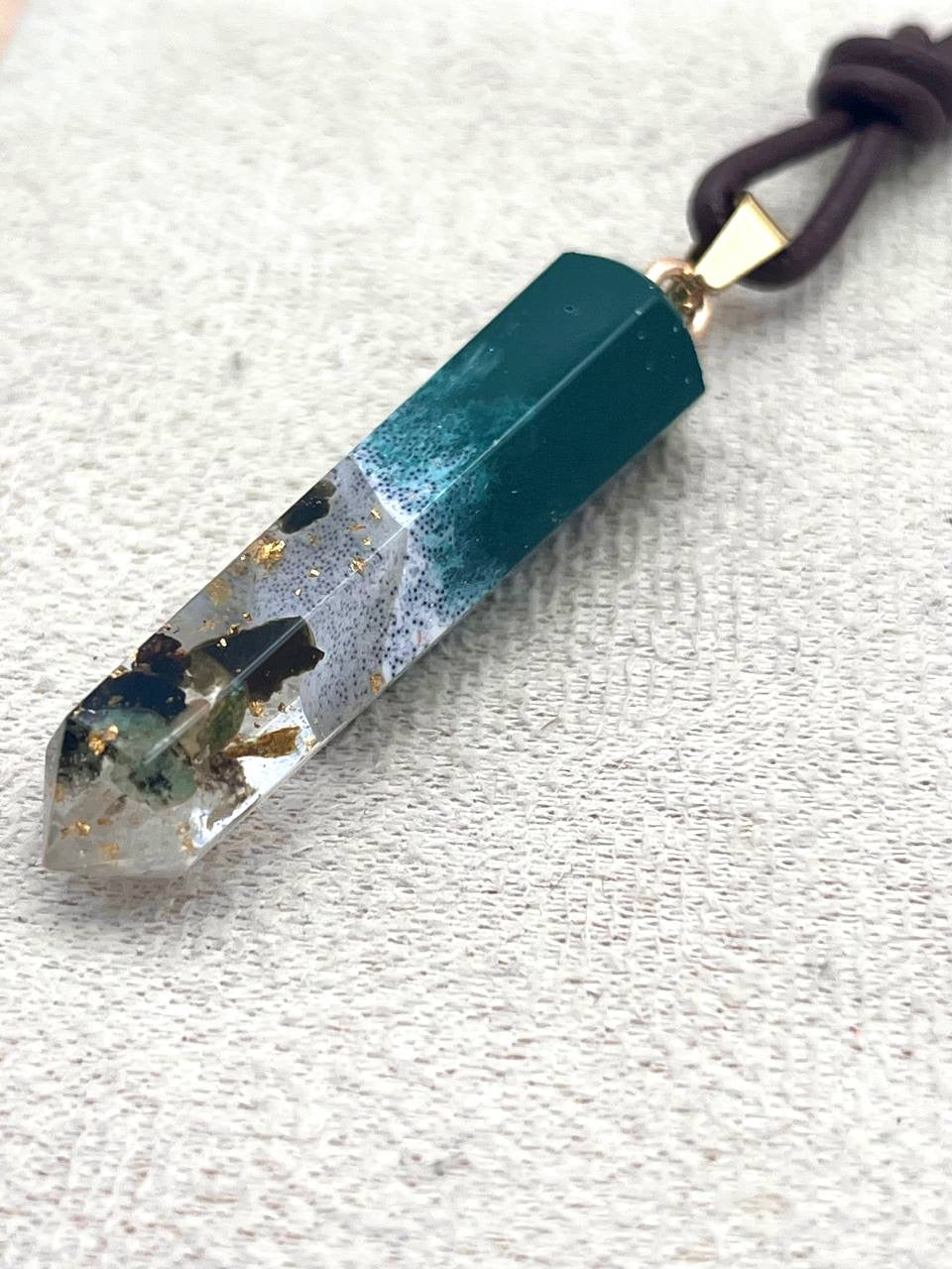 Orgon Anhänger "Obelisk" -Smaragd-