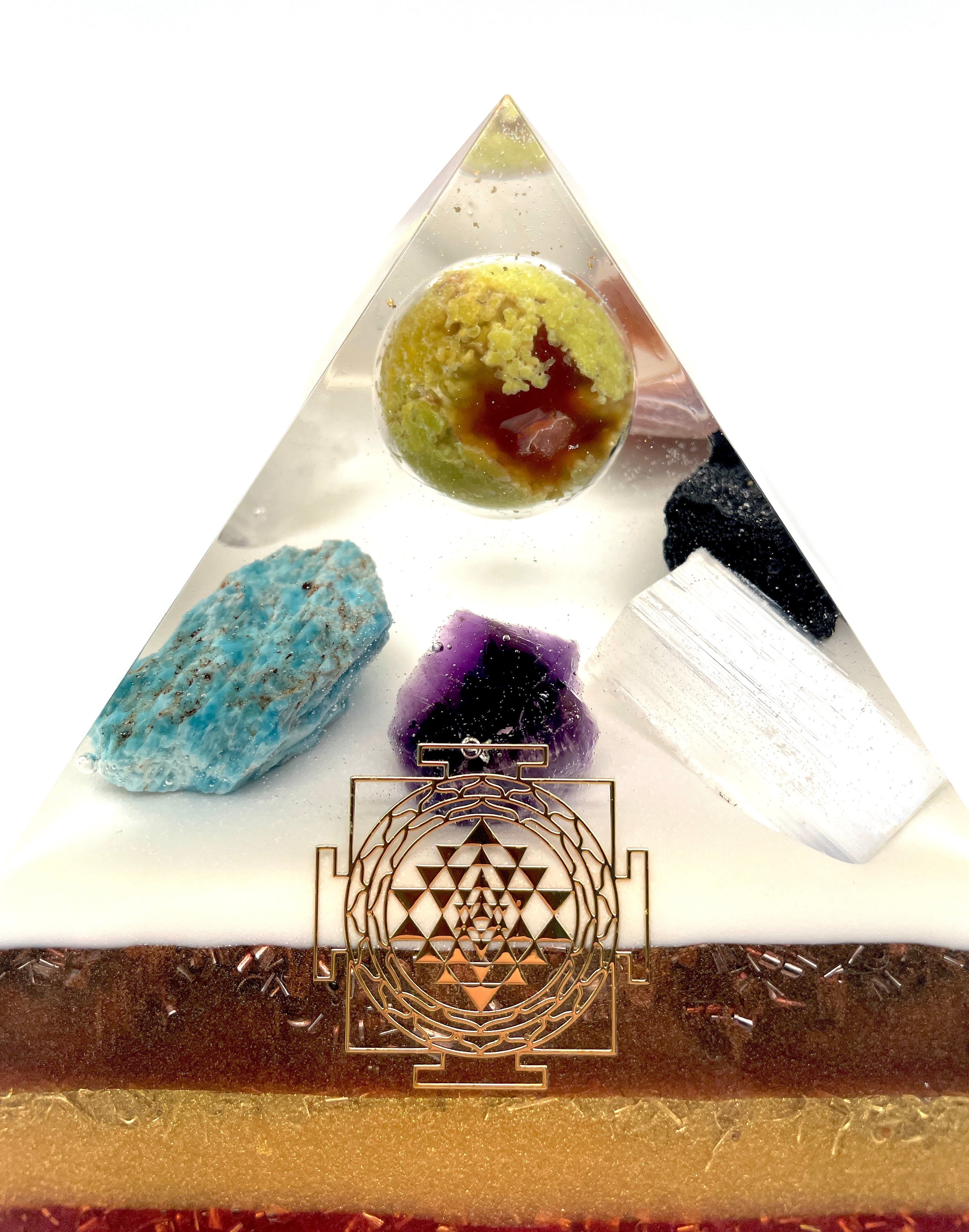 Orgonpyramide mit Opal Kugel