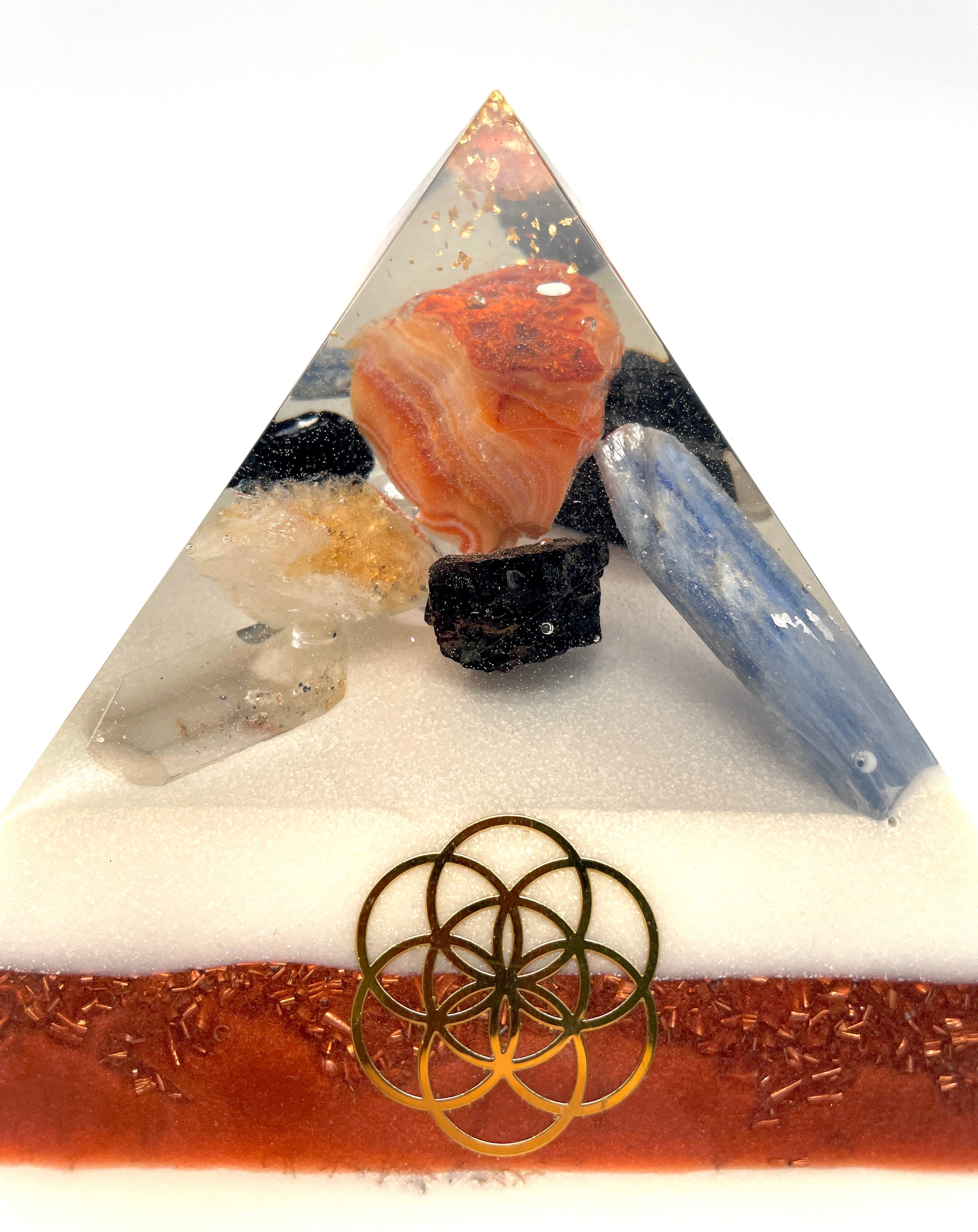 Orgonpyramide mit Karneol